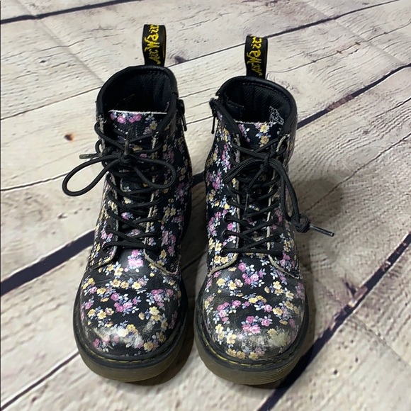 Dr. Martens Other - Doc Marten Delaney Floral 8 hole combat boots